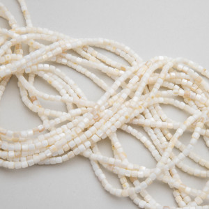 Masa perłowa walec gładki biały 3x3,5mm