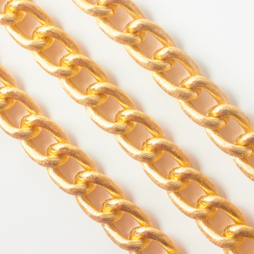 Łańcuch aluminiowy rowkowany owal wygięty złoty 26x18mm