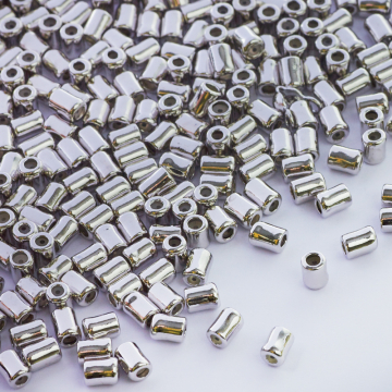 Zapięcie stoper z silikonem do cienkich sznureczków walec srebrny 4x3mm Zapięcie stoper z silikonem do cienkich sznureczków walec srebrny 4x3mm