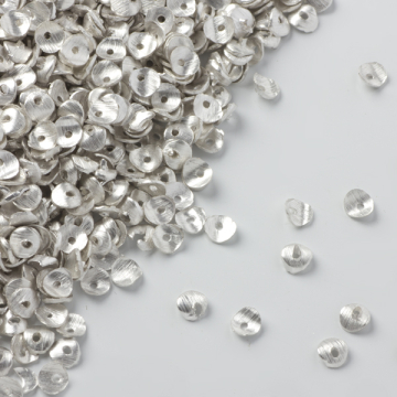 Blaszki okrągłe wygięte satynowe 4mm