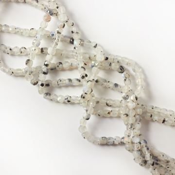 Kamień księżycowy kostka fasetowana 4,5x4,5mm