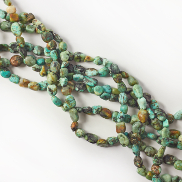 Turkus naturalny bryłka nieregularna 4x10mm