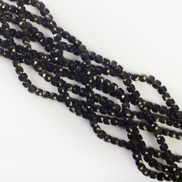 Czarny turmalin kostka fasetowana 4mm