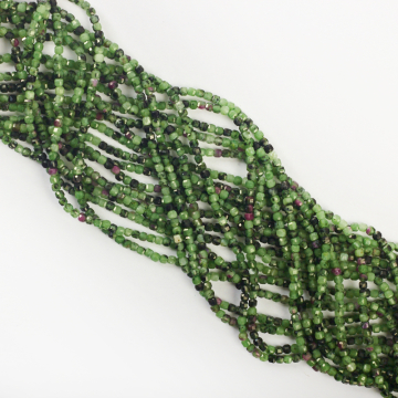 Zoisyt z rubinem kostka fasetowana 2x2,5mm