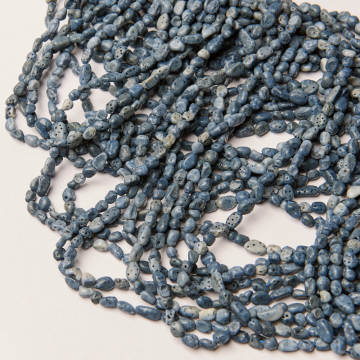 Koral niebieski bryłka nieregularna 3x5mm