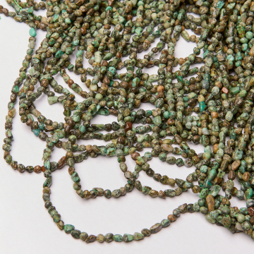 Turkus afrykański bryłka nieregularna 3x5mm