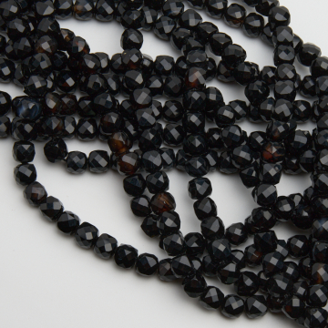 Onyks kostka fasetowana 7mm