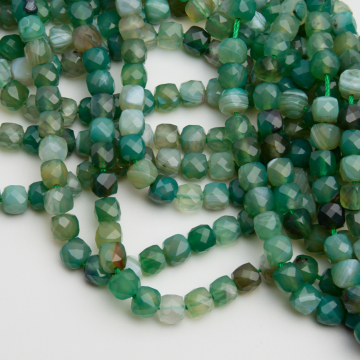 Agat zielony kostka fasetowana 7mm