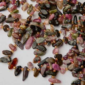 Turmalin grot nieregularny 7-28mm