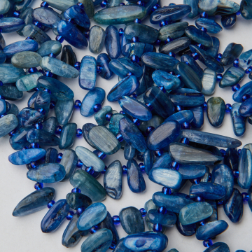 Kianit niebieski grot nieregularny 7-28mm
