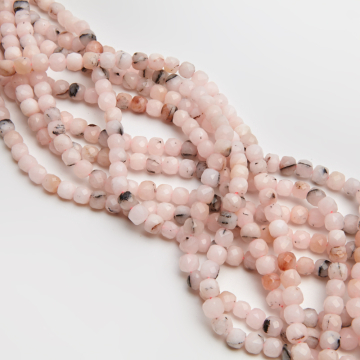 Opal biały kostka fasetowana 7mm