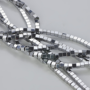 Hematyt kostka light silver 3mm