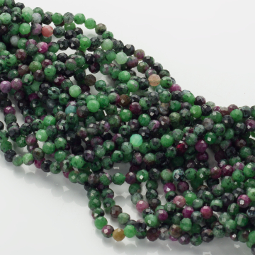 Zoisyt z rubinem kulka fasetowana zielona 4.5mm
