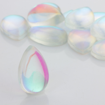 Kaboszon ze szkła kryształowego łezka biała 30x20mm