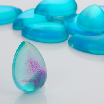 Kaboszon ze szkła kryształowego łezka błękitna 30x20mm