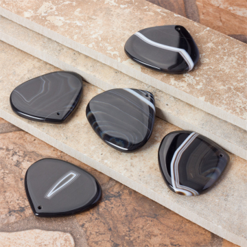 Sardonyks zawieszka łezka spłaszczona 44x50.5mm