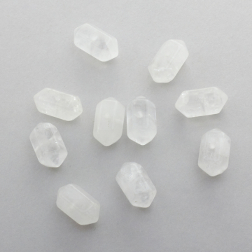 Kryształ górski mleczny zawieszka grot 12mm