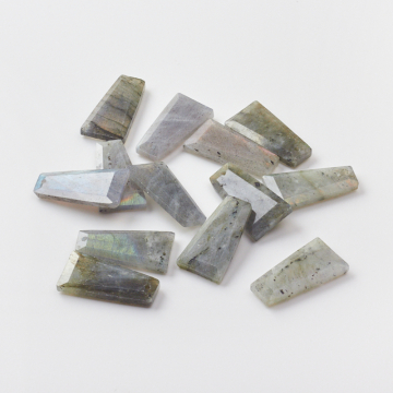 Labradoryt zawieszka trapez fasetowany 24-26mm