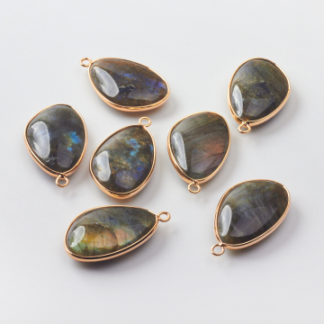 Labradoryt opalizujący zawieszka łezka nieregularna w okuciu 35mm