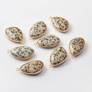 Jaspis dalmatyński zawieszka łezka nieregularna w okuciu 35mm