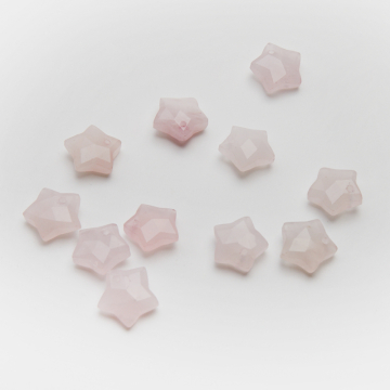 Kryształ górski różowy gwiazdka fasetowana zawieszka 12mm