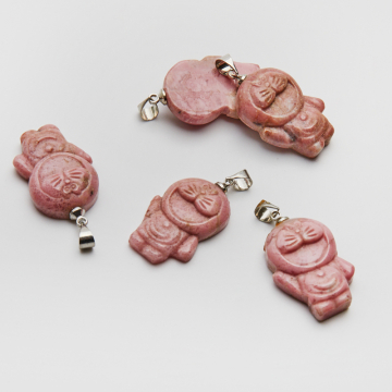 Rodonit zawieszka kot rzeźbiona 29mm