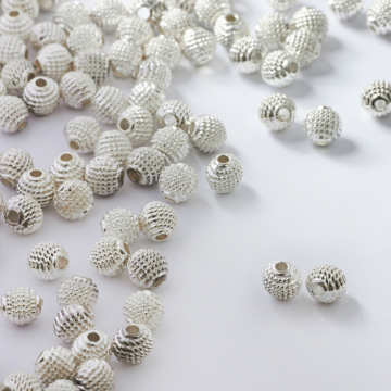 Koralik metalowy kulka w kropeczki 5,5mm