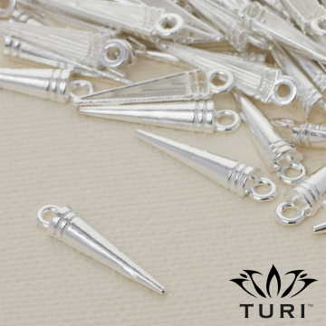 Zawieszka szpikulec w srebrnym kolorze 20.5x4.5m