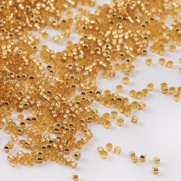 Koraliki Miyuki Delica 11/0 Silver Lined Gold 11/0 Koraliki Miyuki Delica 11/0 Silver Lined Gold 11/0