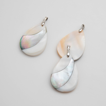 Zawieszka z muszli opalizującej Paua łezka klasyczna 50x27mm