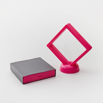 Ekspozytor z membraną ramka 3D fuksja z etui 9x9cm