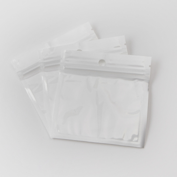 Woreczek z zamknięciem strunowym z białym tłem 10x10cm Woreczek z zamknięciem strunowym z białym tłem 10x10cm