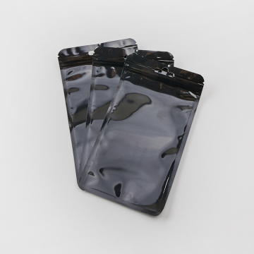 Woreczek z zamknięciem strunowym z czarnym tłem 18x10cm Woreczek z zamknięciem strunowym z czarnym tłem 18x10cm