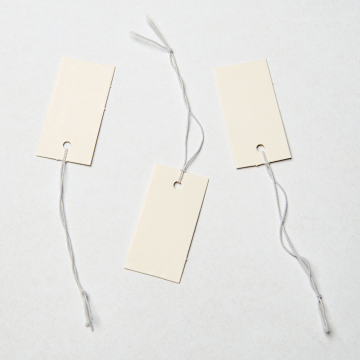 Metka z gumką do bizuterii biała 20x40mm