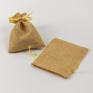 Woreczek ozdobny do biżuterii kremowy 9x12cm