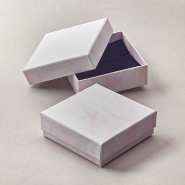 Pudełko ozdobne do biżuterii białe z różem 12x12x4cm