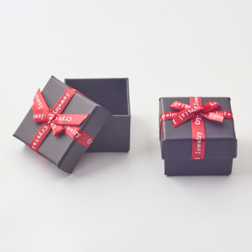 Pudełko ozdobne do biżuterii czarne ze wstążką 5,5x5,5x4cm