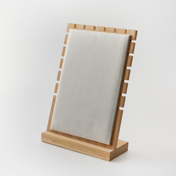 Ekspozytor do naszyjników średni płaski z białą poduszką  27x17x8cm