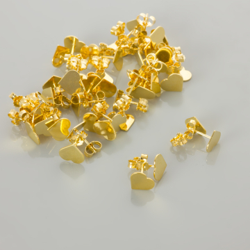 Srebrne kolczyki blaszka celebrytka serce z barankiem, próba 925, pozłacane 9x10mm