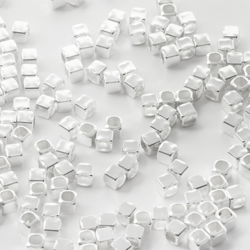 Srebrna przekładka kostka  AG925 4mm