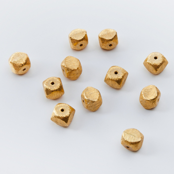 Srebrny koralik kostka zaokrąglona satynowa AG925 pozłacany 7,5x8mm