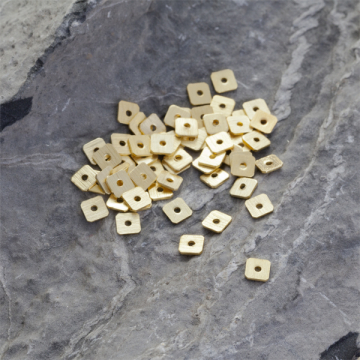 Srebrny kwadracik AG925 pozłacany 4mm