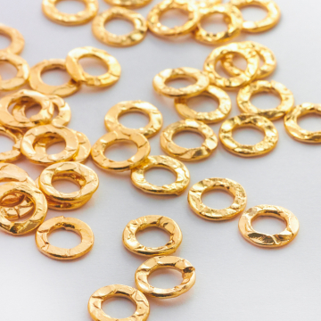 Srebrne kółko ozdobne pogniecione AG925 pozłacane 8mm