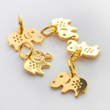 Srebrna zawieszka słonik z kwiatkiem AG925 pozłacane 11,5mm