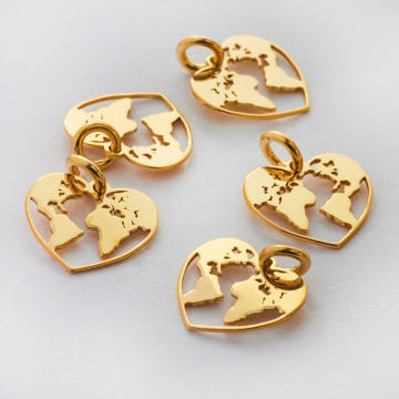 Srebrna zawieszka kula ziemska w serduszku AG925 pozłacane 12mm