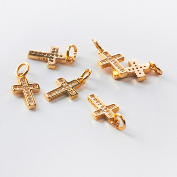 Srebrna zawieszka krzyżyk z cyrkoniami AG925 pozłacany 14mm