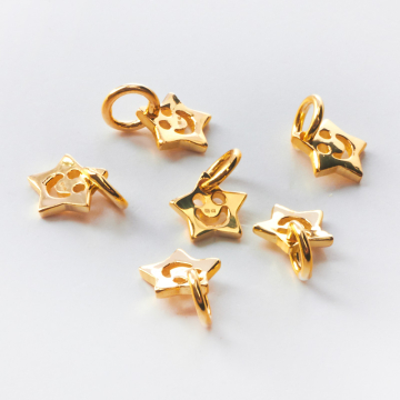 Srebrna zawieszka gwiazdka z uśmiechem AG925 pozłacana 8mm