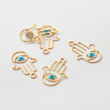 Srebrna zawieszka ręka Fatimy z turkusowym okiem AG925 pozłacana 16,5mm