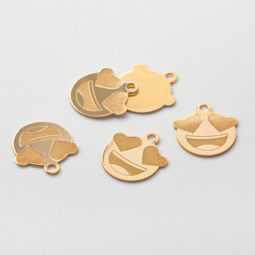 Srebrna zawieszka emotka miłość AG925 pozłacana 12mm