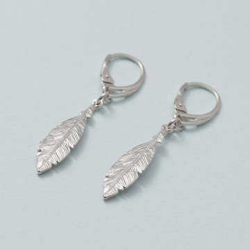 Kolczyki rodowane pióra AG925 47 mm